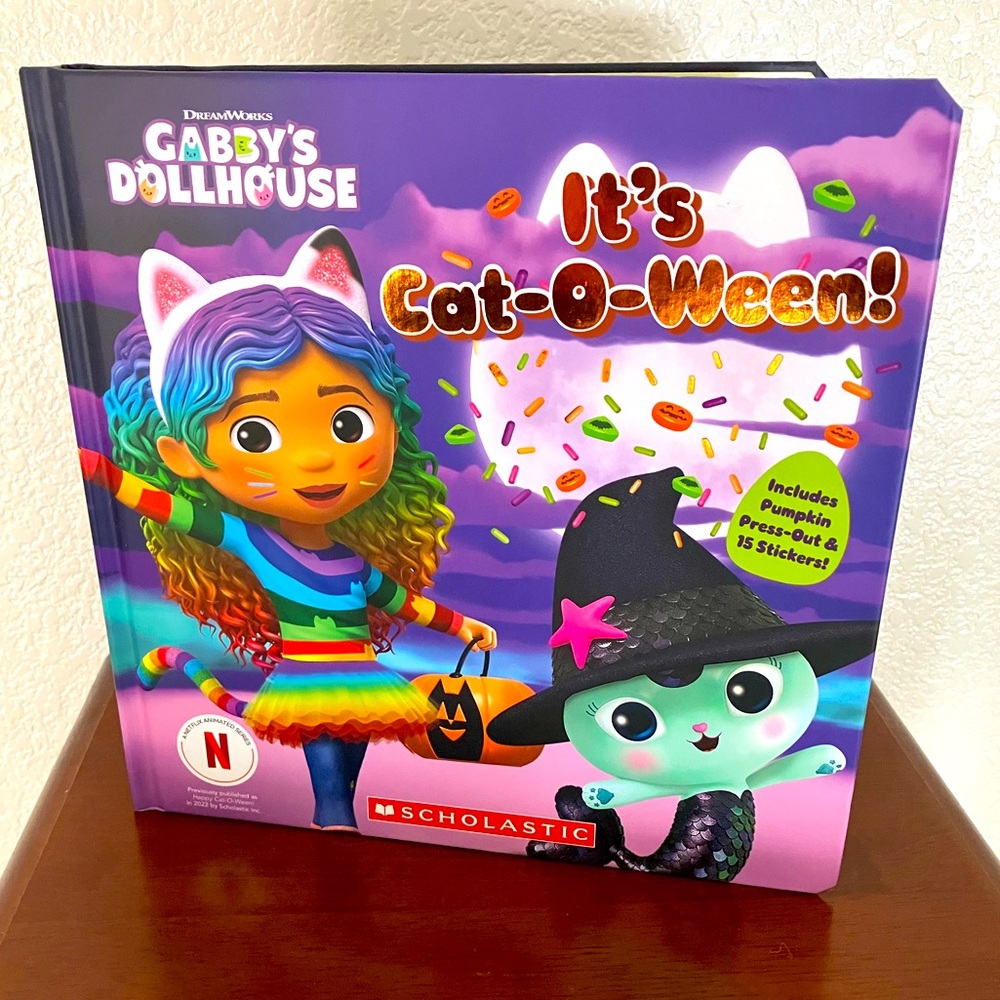 Scholastic Gabby’s Dollhouse It’s Catoween Halloween interactive kids book